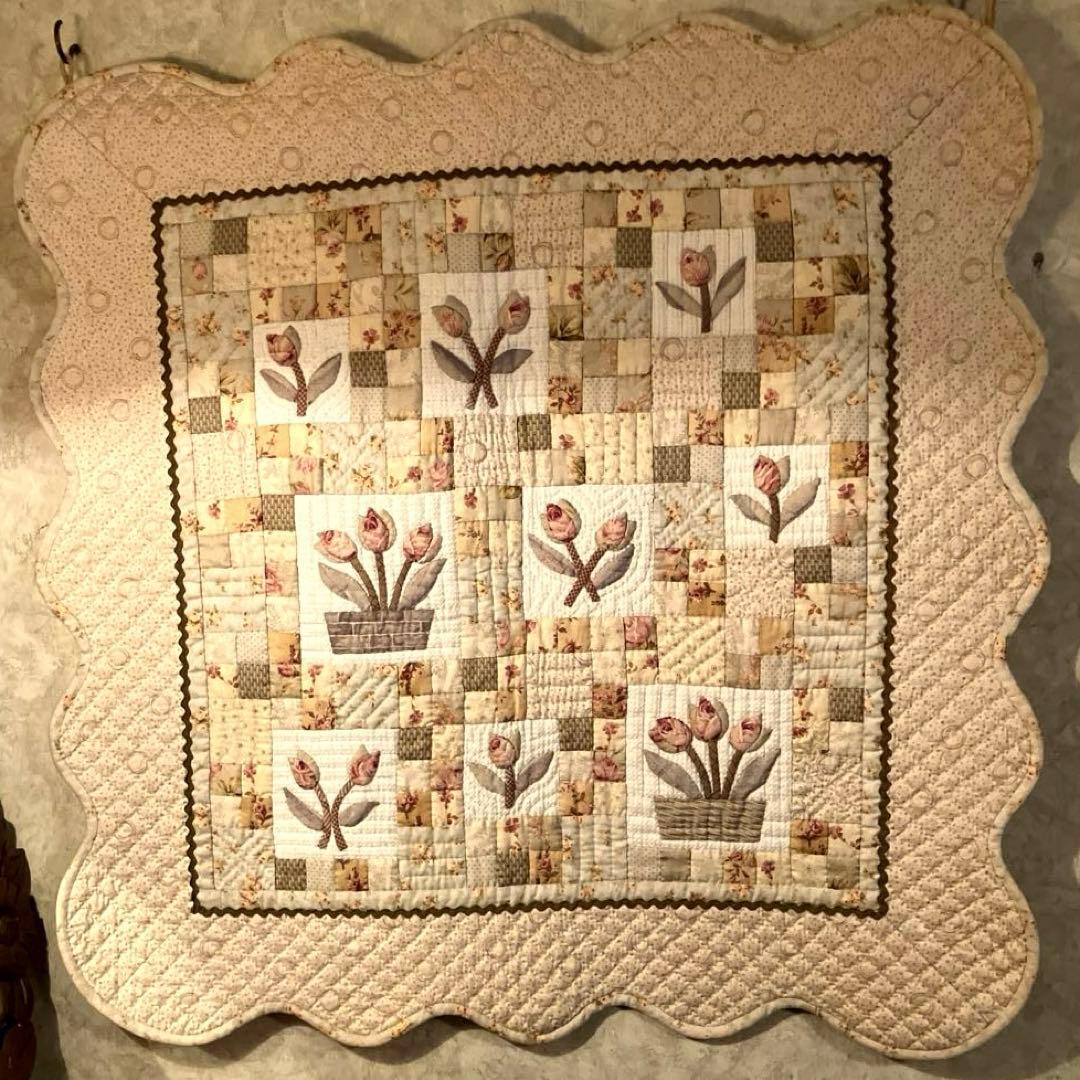 チューリップのタペストリー　パッチワーク　キルト