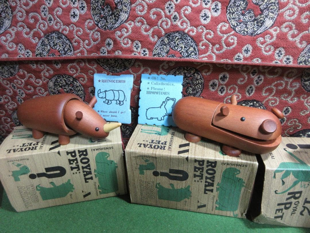 ロイヤルペット　8体セット　木製桜材　　NO1