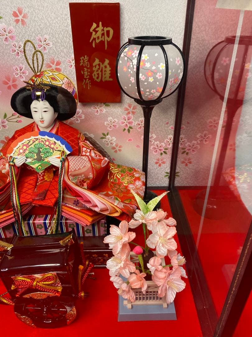 雛人形オルゴール付ガラスケース入り親王飾り・間口約５８×奥行約２９×高さ約３９㎝