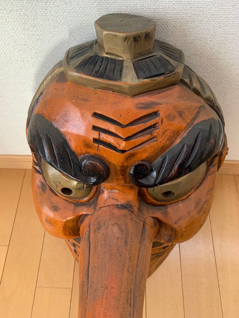 特大サイズの壁掛け　木製　天狗　漆塗 縁起物 天狗
