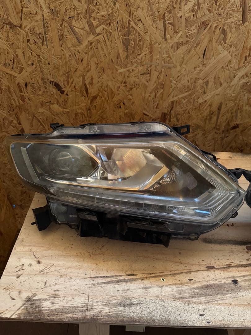 日産エクストレイル　前期ヘッドライトT32/NT32