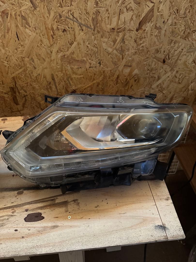 日産エクストレイル　前期ヘッドライトT32/NT32