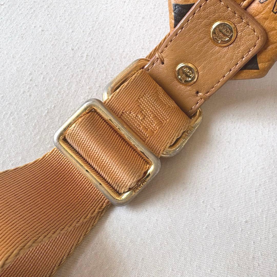 MCM スタッズ付きバックパック キャメル