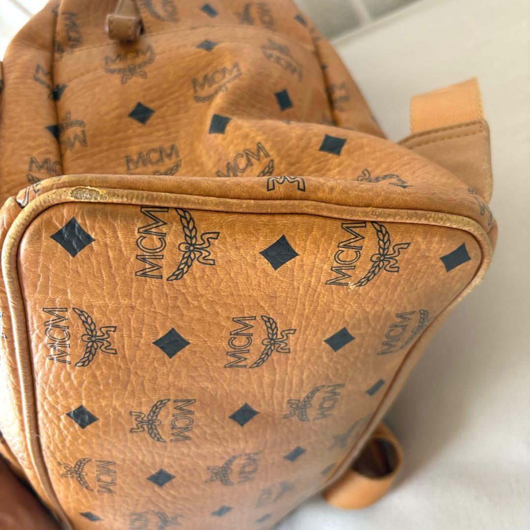 MCM スタッズ付きバックパック キャメル