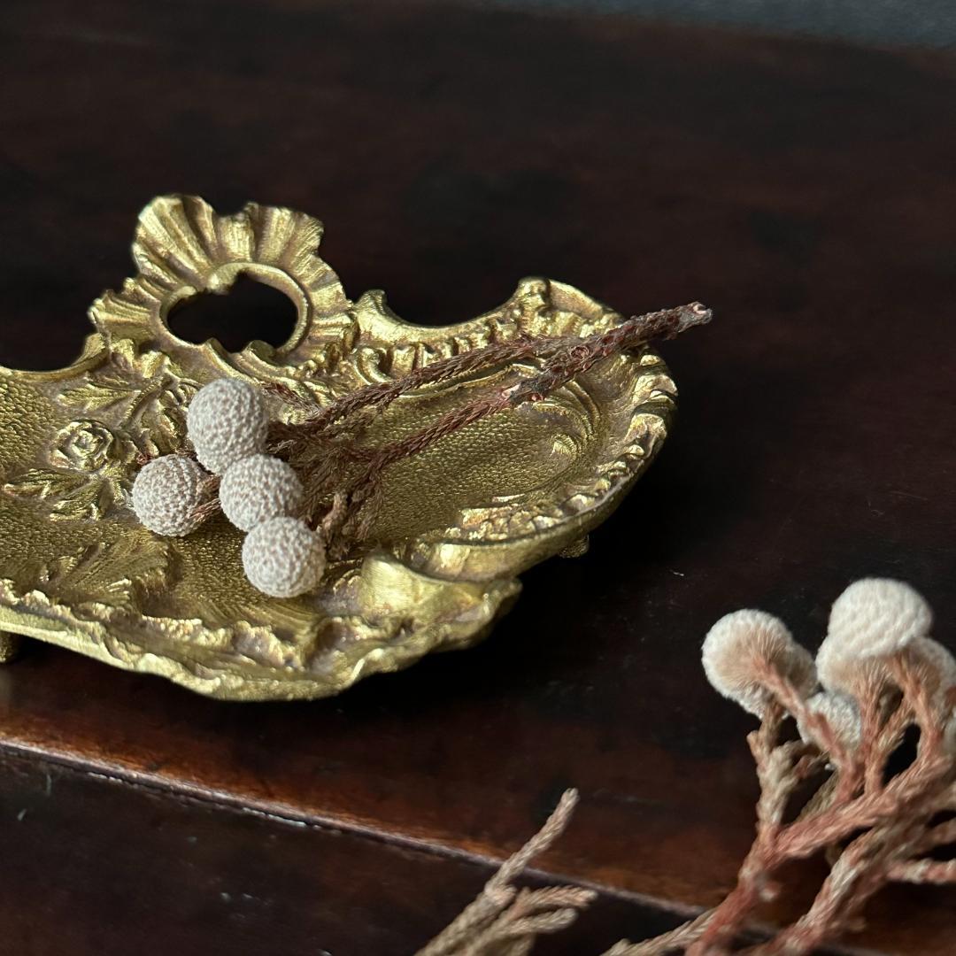 ★フランス　薔薇の模様　真鍮プレート　ロカイユ装飾　アンティーク