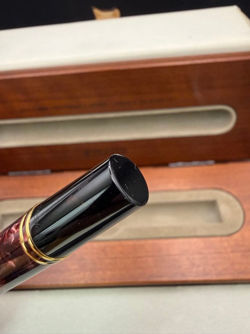 PARKER ローラーボール DUOFOLD インターナショナル レッドマーブル