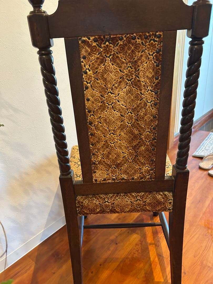 クラシック家具の　英国調ダイニングチェア