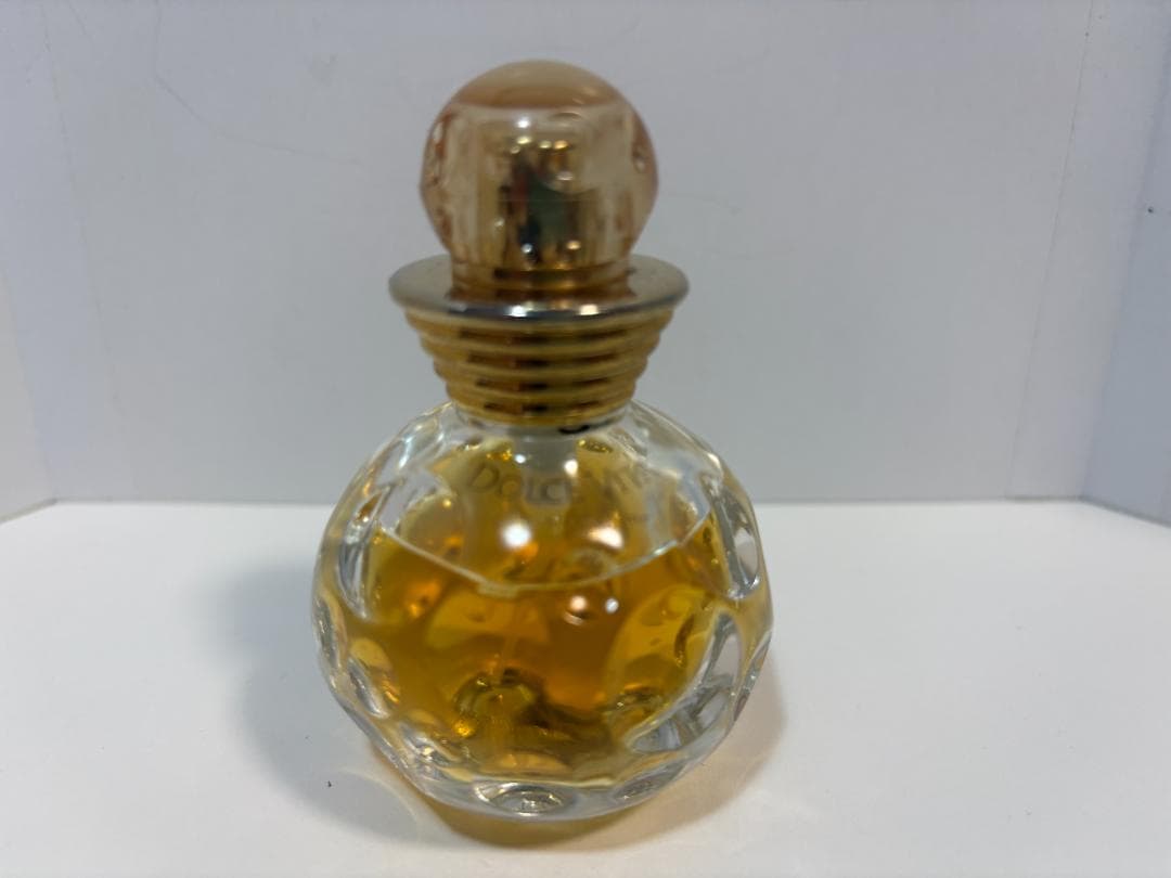 香水コレクション：Gucci No. 3, Chanel No. 5, 他