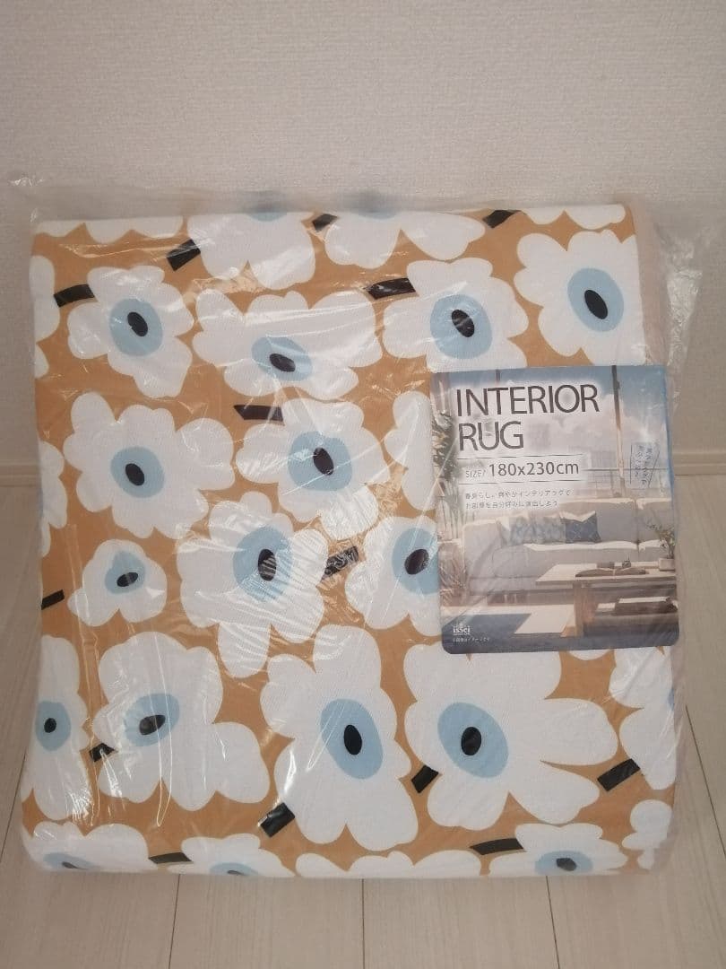 北欧柄 マリメッコ風インテリアラグ 180×230 ウニッコ marimekko