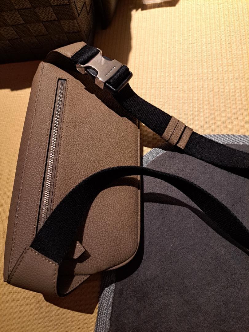 【ボナベンチュラ】ブラウンレザー ボディバッグ