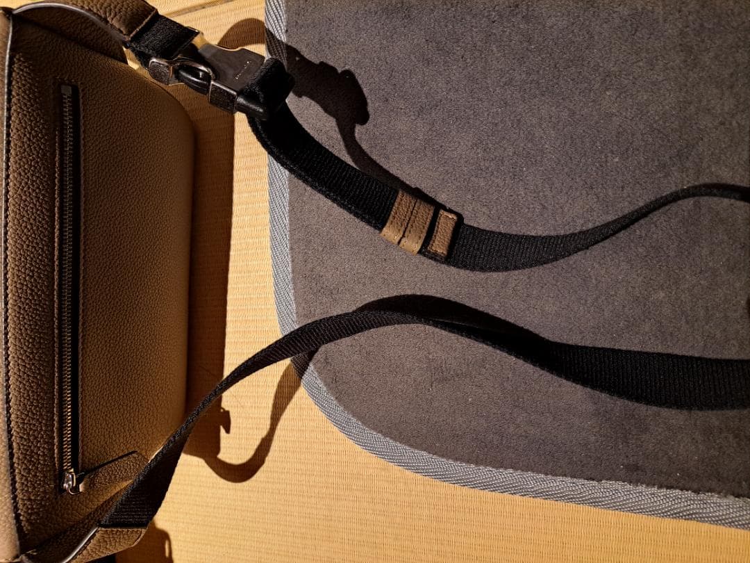 【ボナベンチュラ】ブラウンレザー ボディバッグ