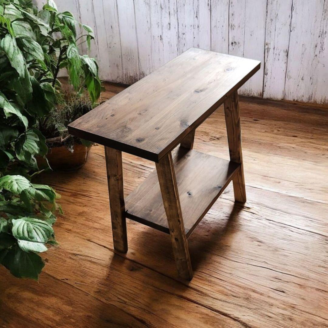 天然材を使用した古材風　シンプルなスツール