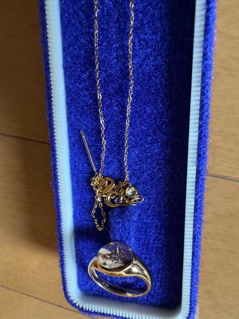 金色の星のコンパスデザインのリングとネックレスセット