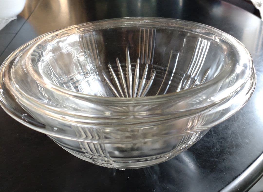 【再お値下げ】ビンテージ ガラス製ミキシングボール、サラダボール２点セット