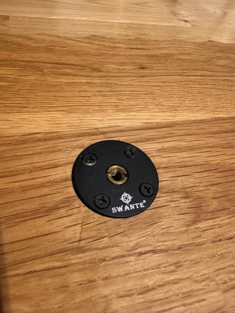 三脚テーブル天板（名栗彫り）