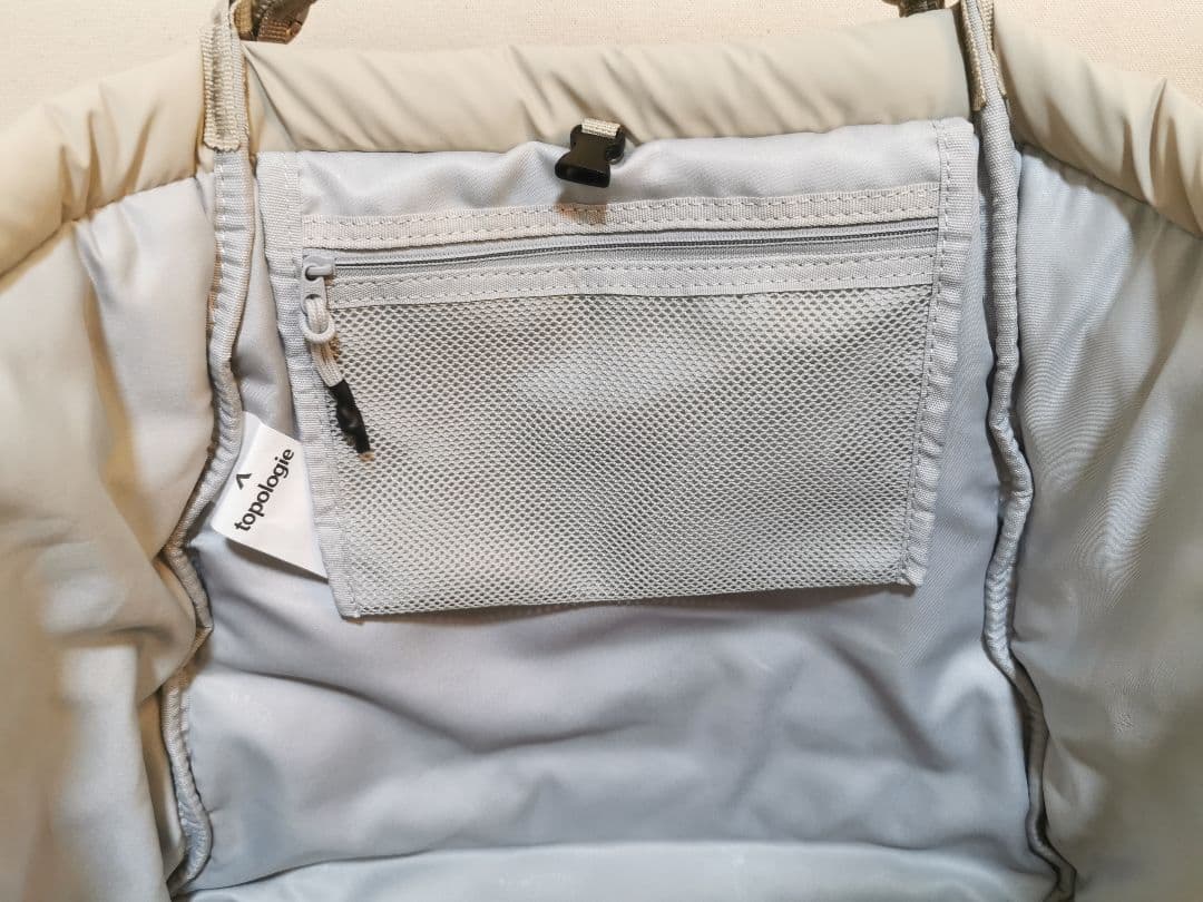 Topologie ライトグレークッショントート｜ロープハンドルの上質スタイル