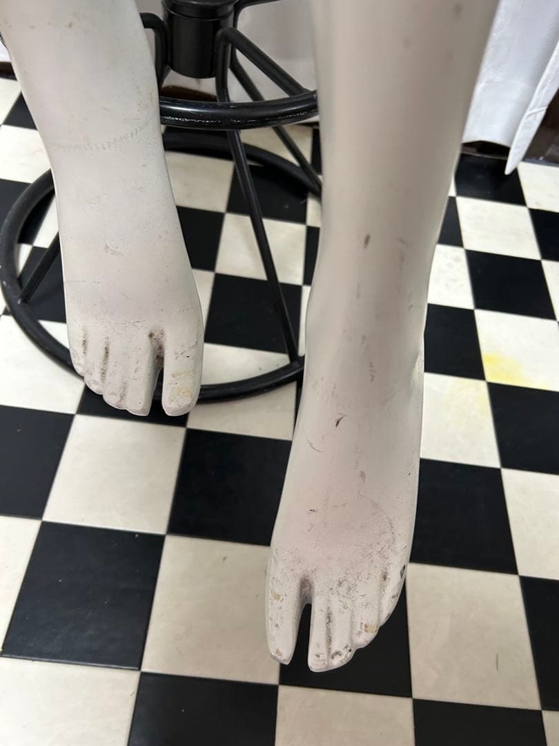 女性用ホワイトマネキン（座り）