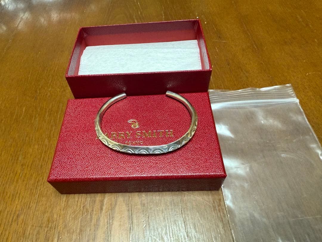 ラリースミス　トラインアングル　バングル