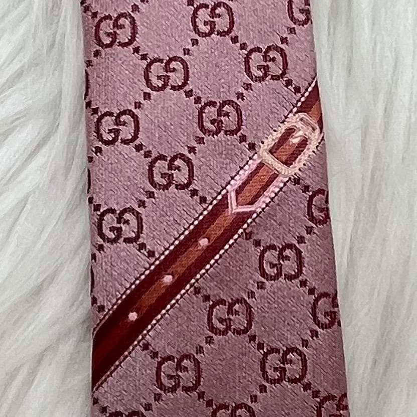 極美品✨グッチ　 GUCCI 　ネクタイ　シルク100％　ピンク　GG柄