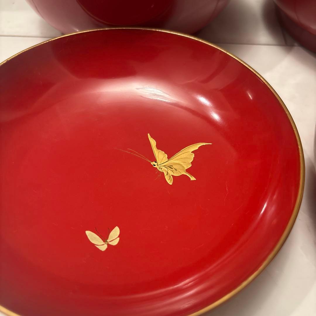 金彩がふんだんに使われたお花と蝶々が芸術的で絢爛豪華な木製輪島お椀2客