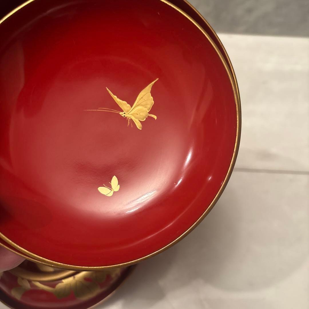 金彩がふんだんに使われたお花と蝶々が芸術的で絢爛豪華な木製輪島お椀2客