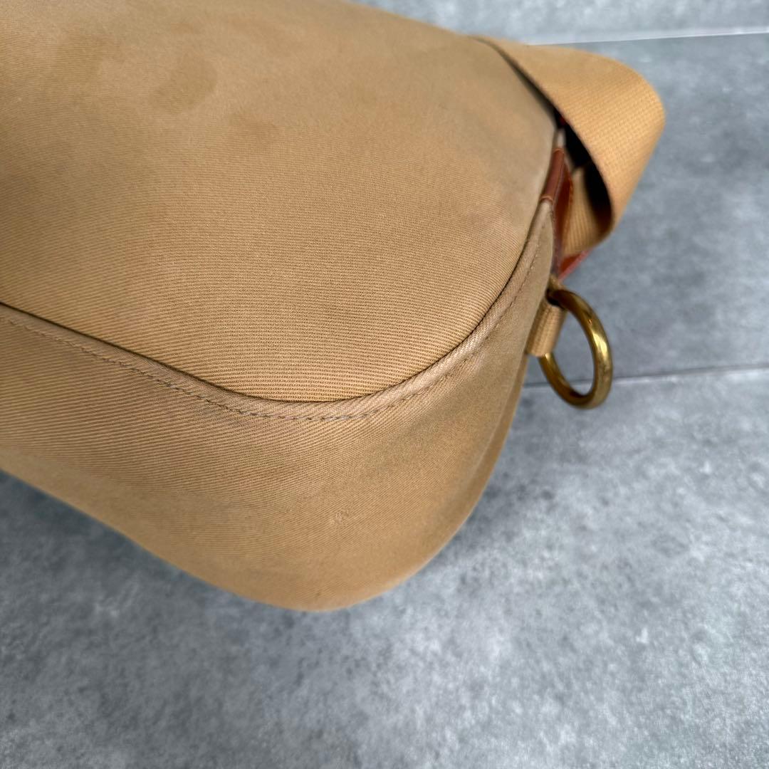 大人気 ブレディ アリエルトラウト メッセンジャーバッグ キャンバス ベージュ