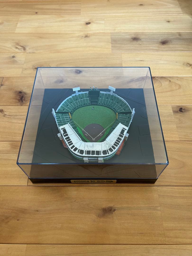 阪神タイガース　甲子園ジオラマ模型 + 90周年記念ピンバッジセット(+タオル)