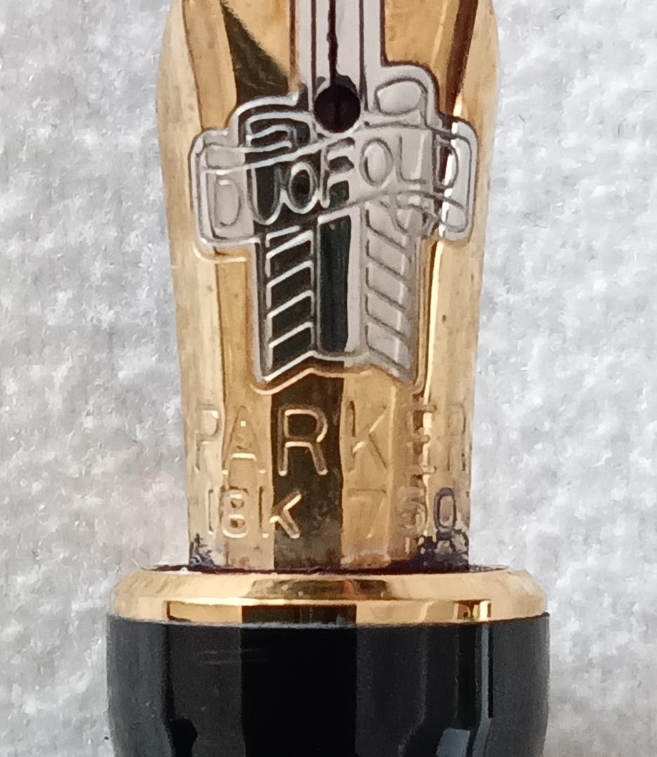 PARKER製万年筆（ ペン先18K金、　木製ケース付き）