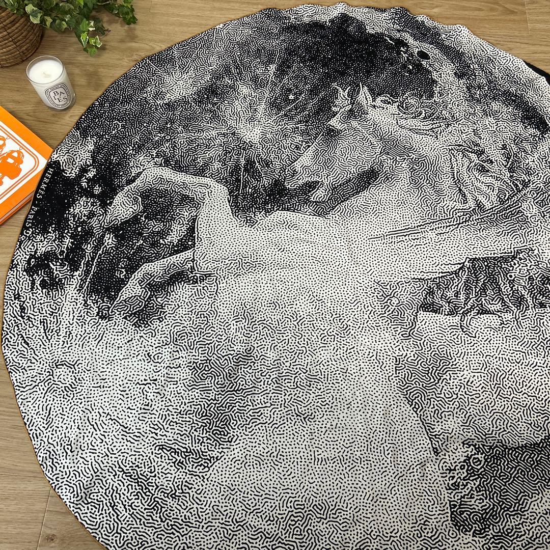 HERMESエルメス　円形シルクスカーフ　クレールドゥリュンヌ　月光　ペガサス