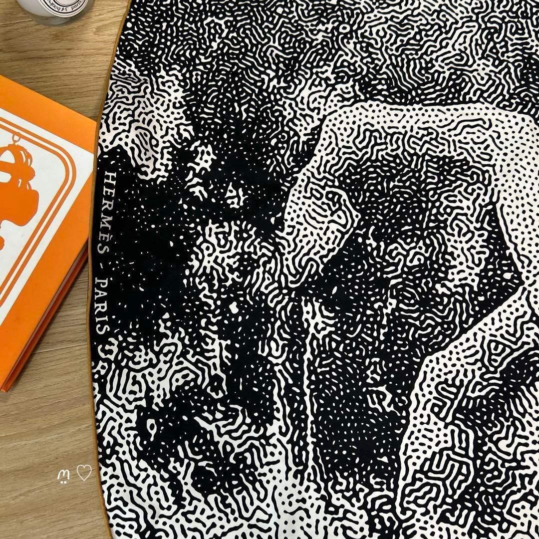 HERMESエルメス　円形シルクスカーフ　クレールドゥリュンヌ　月光　ペガサス