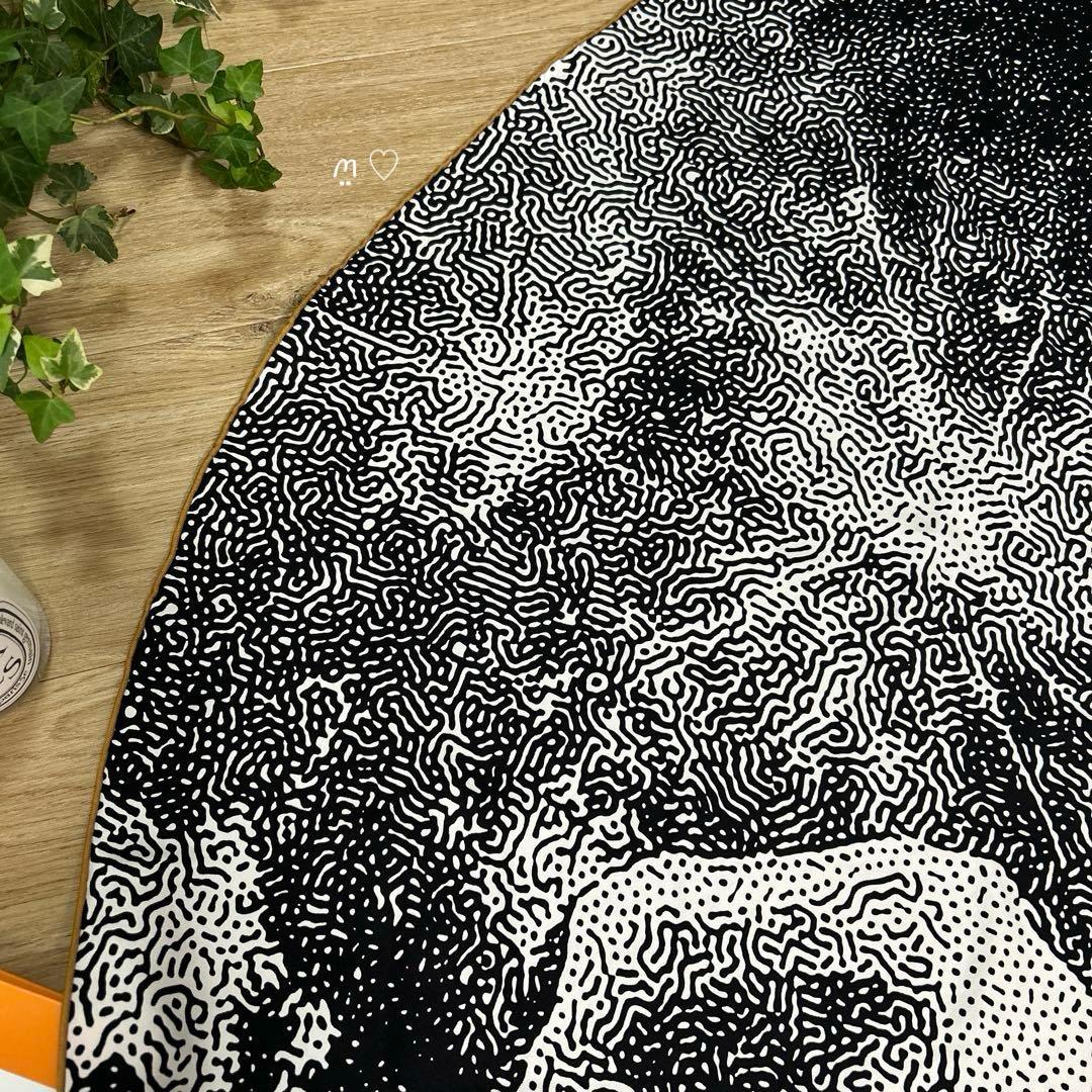 HERMESエルメス　円形シルクスカーフ　クレールドゥリュンヌ　月光　ペガサス