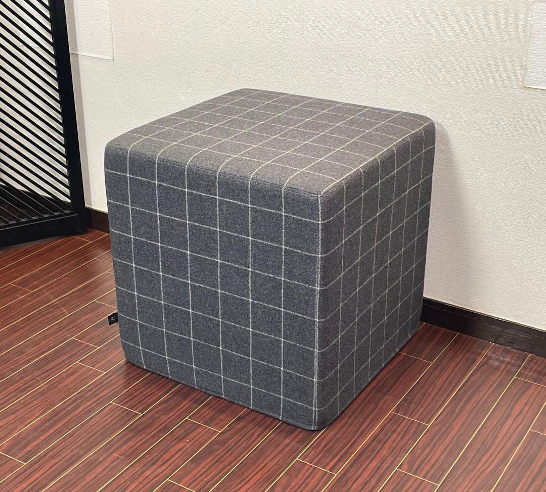 BUZZI SPACE スツール バジーキューブ フラット プフ オットマン