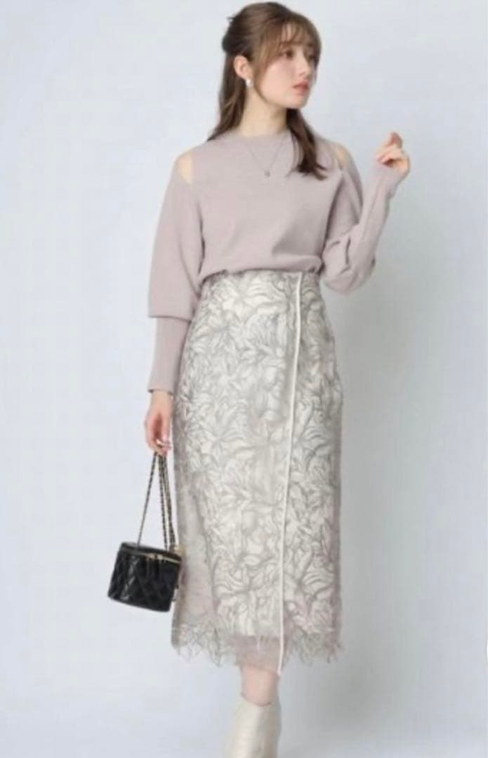 Apuweiser-riche アプワイザーリッシェ　ライン刺繍タイトスカート