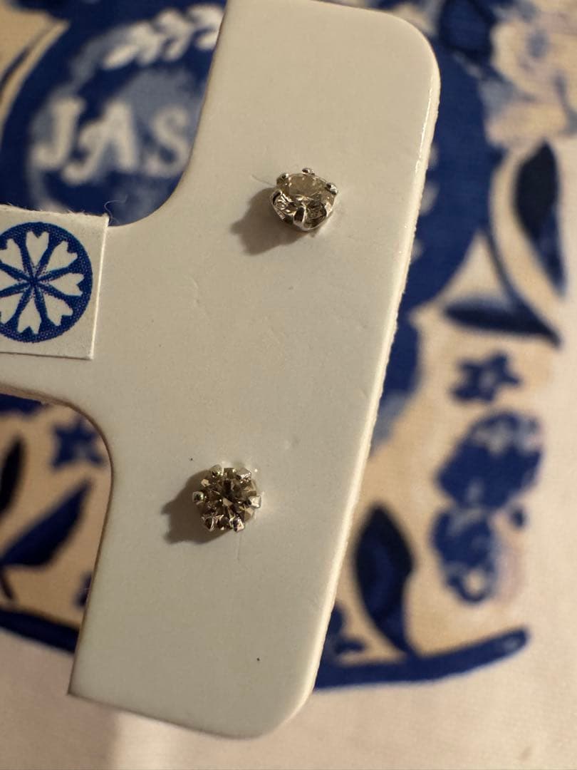 美品　pt950 天然ダイヤモンドピアス　0.1ct プラチナ　保証書あり