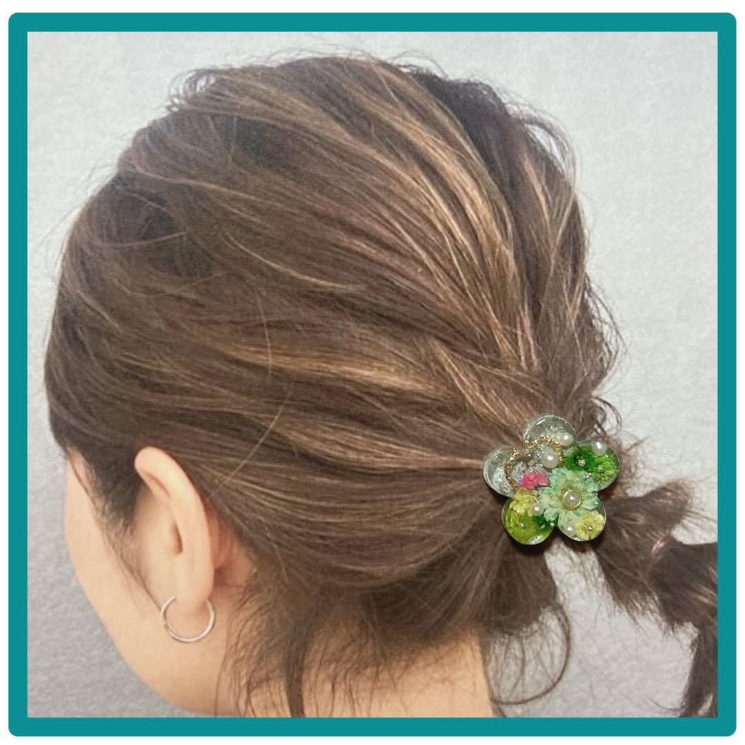 No 916❣️可愛い花型レジンヘアゴム❣️٩(๑❛ᴗ❛๑)۶