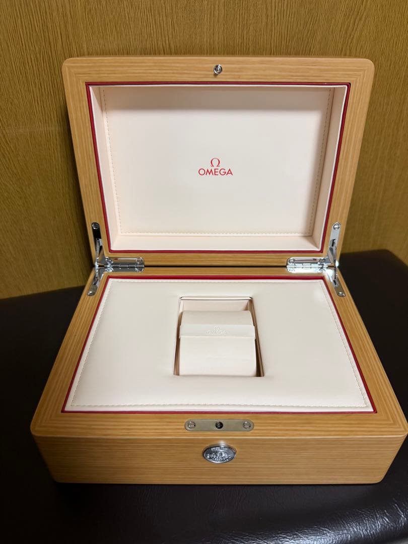 OMEGA 木製時計ケース(時計なし)