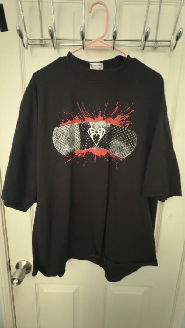 トップス ISOKNOCK BANDAID Merch