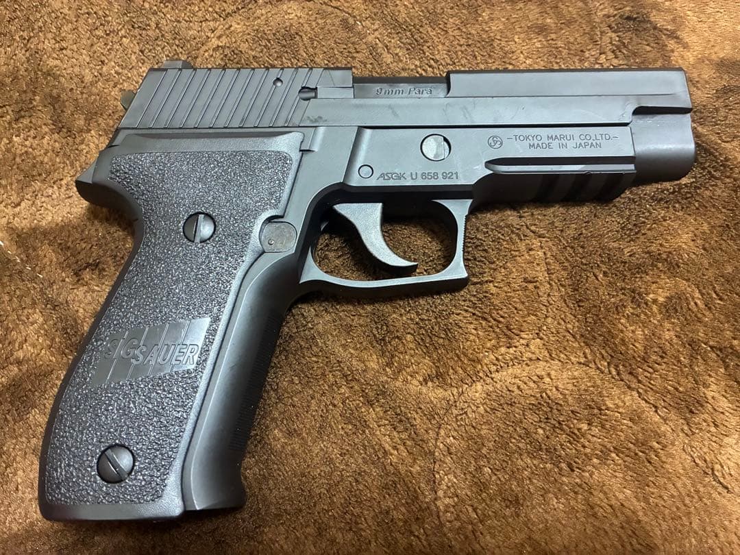 東京マルイ　SIG SAUER P226 予備マグ付き