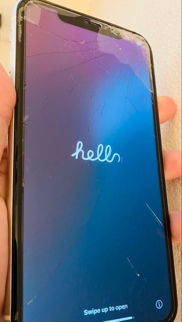 Apple iPhone 11 128GB ホワイト［画面割れ］