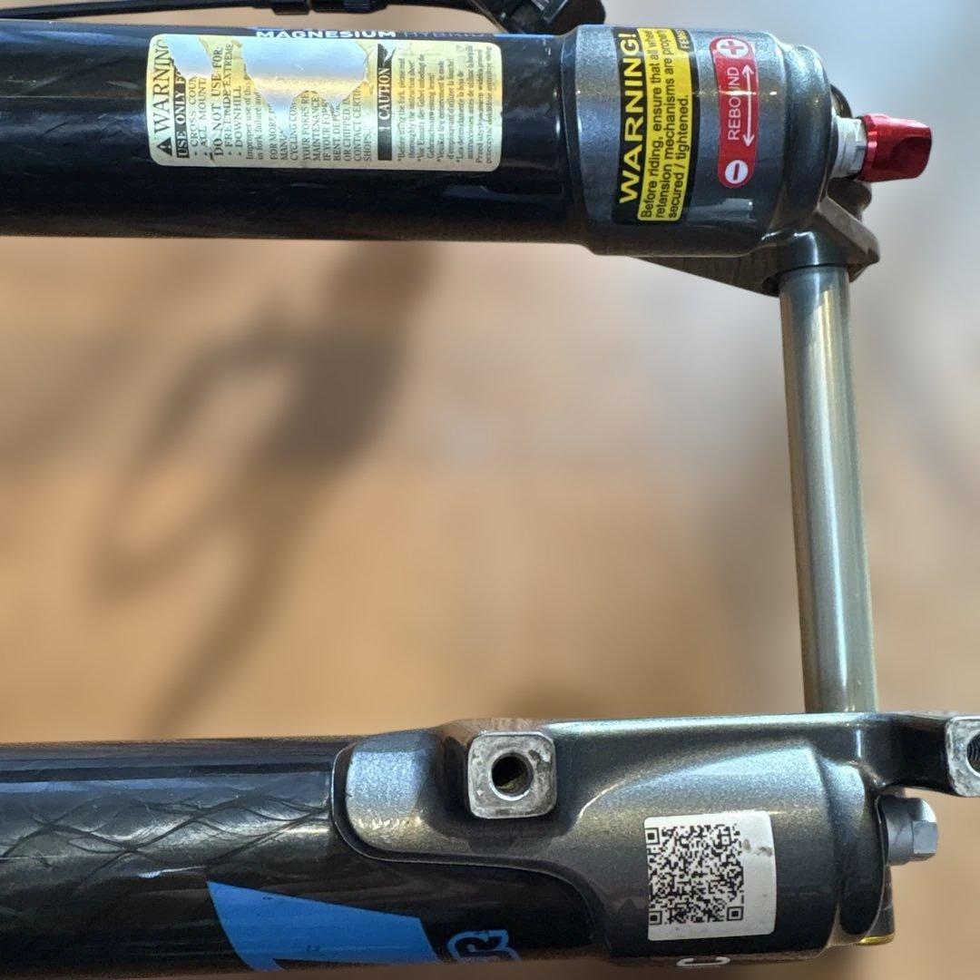 SUNTOUR AXON RLRC 29サスペンションフォークカーボン