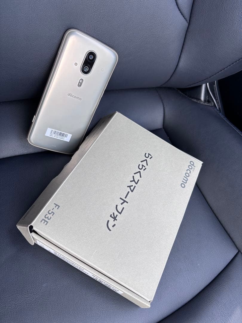 らくらくスマートフォン　F-53E ゴールド