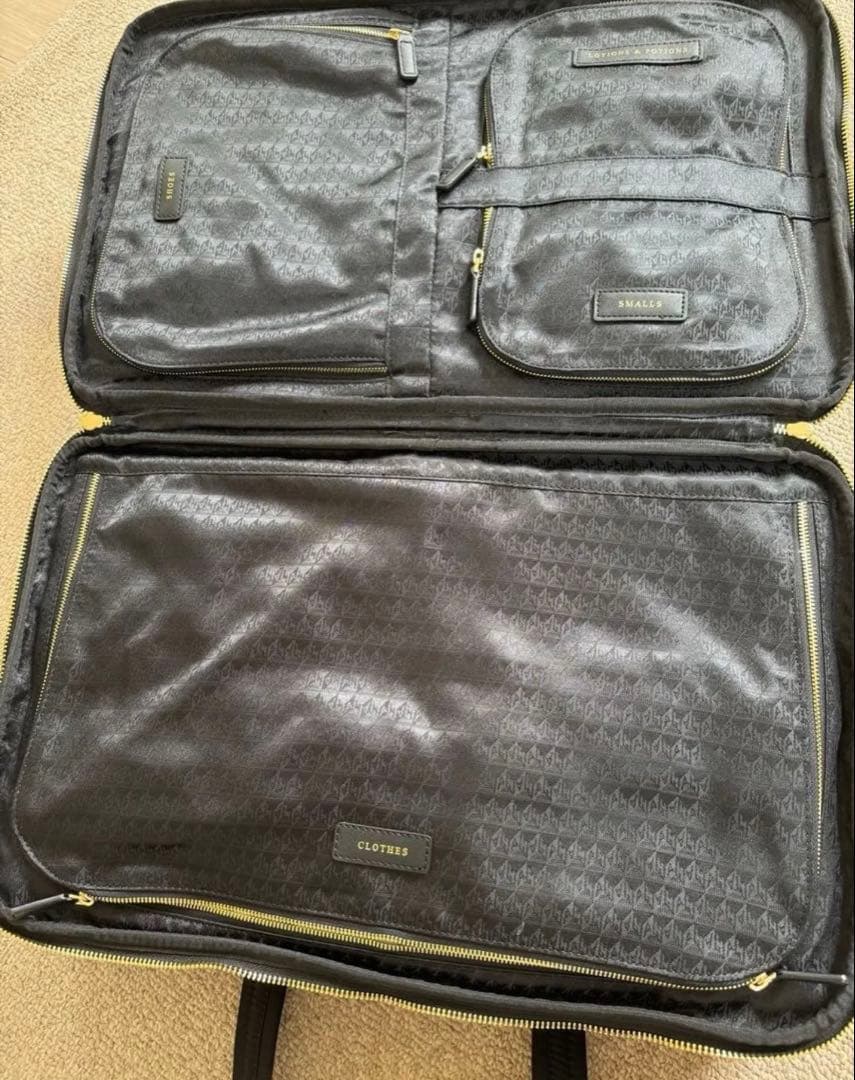 ANYA HINDMARCH アニヤハインドマーチ　「24 Hour」