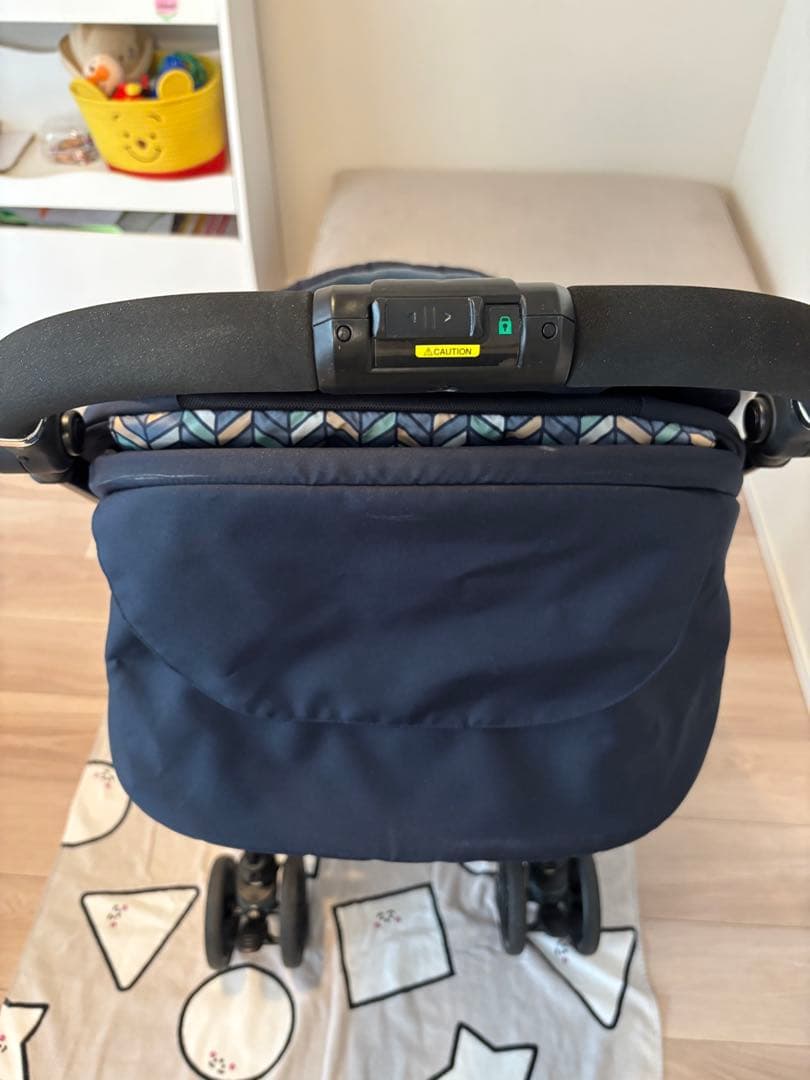 【美品】Combi コンビ スゴカルα 4キャス compact エッグショック