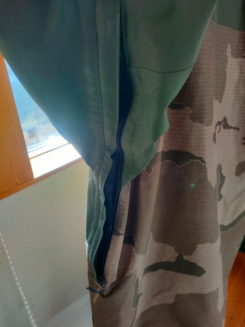 BURTON ゴアテックス スノボジャケット オリーブM（US）L（JP）サイズ