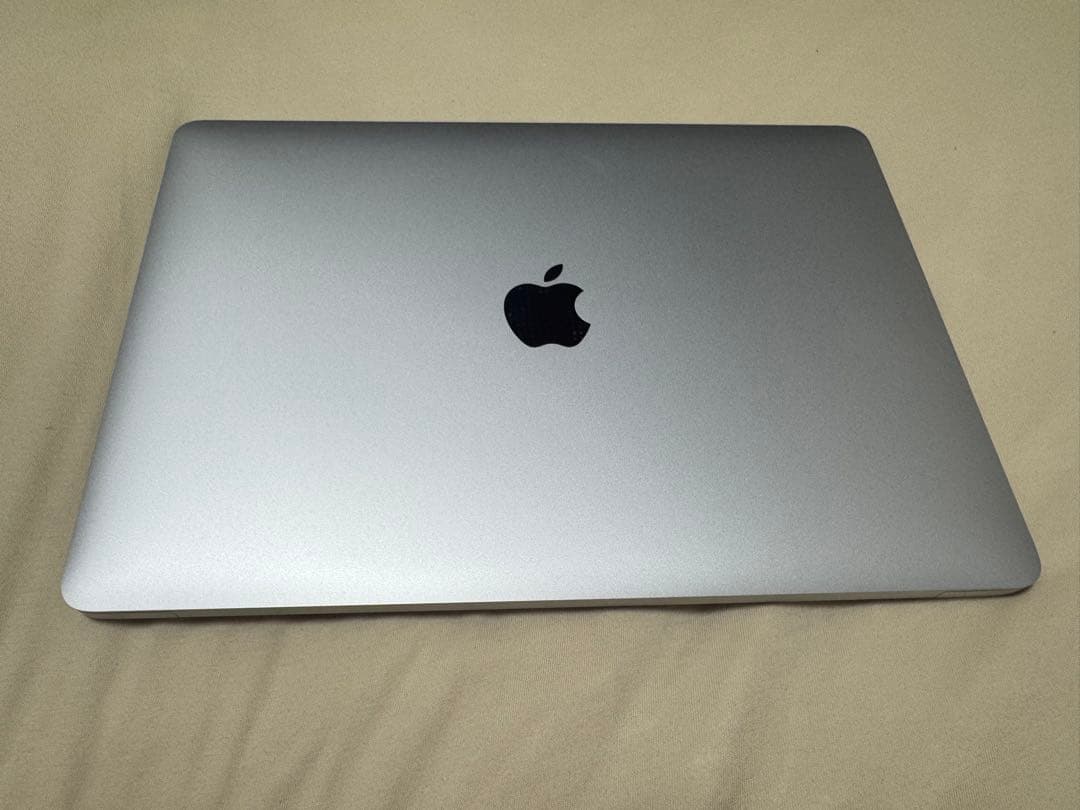 ほぼ未使用品 MacBook Air M1 8GB 256GB シルバー
