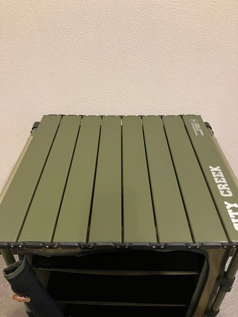 コールマン niko and サイド シェルフ カーキ サイド テーブル