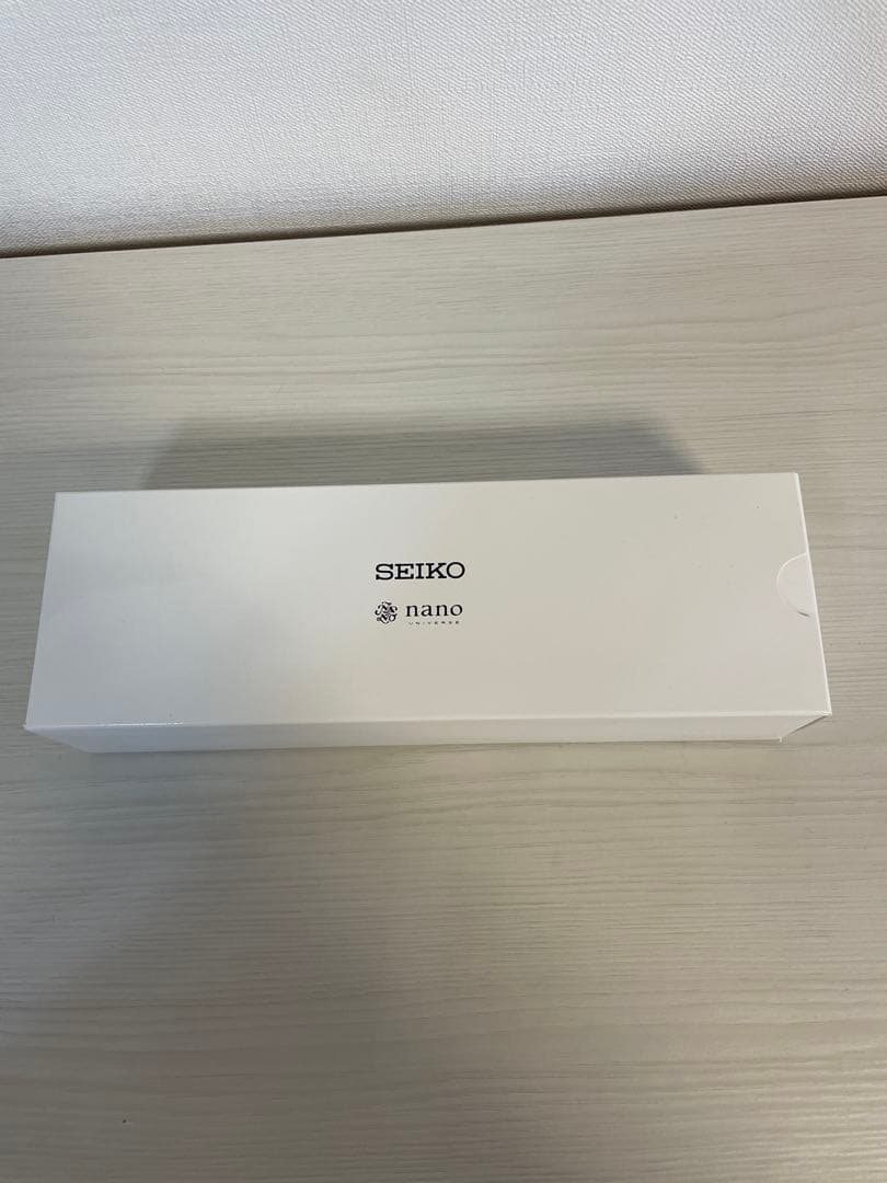 SEIKO レディース スクエア型腕時計 ホワイト文字盤 SSEH006