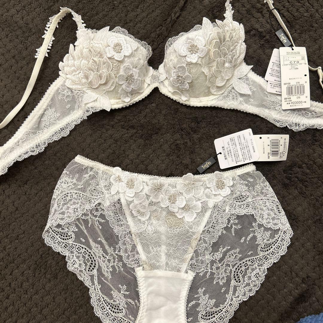 専用です【新品】ワコール トレフル　C70ブラジャー　Mショーツ