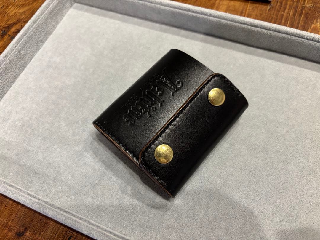 コンパクトウォレット　財布　二つ折り　ブラック　本革