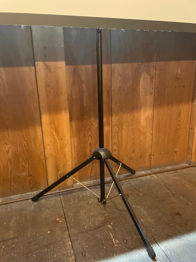 ４K対応　自立式スクリーン